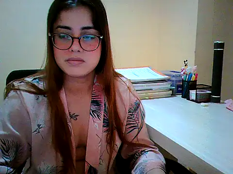 Snapshot of maliamiller chatting on September 2025 03:24:02 PM maliamiller online show from September 2025 03:24:02 PM