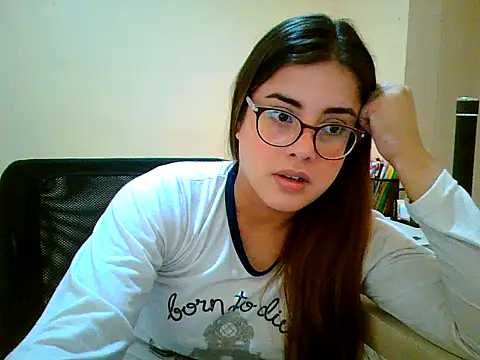 Snapshot of maliamiller chatting on September 2025 02:20:01 PM maliamiller online show from September 2025 02:20:01 PM