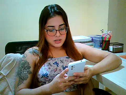 Snapshot of maliamiller chatting on September 2025 12:04:01 AM maliamiller online show from September 2025 12:04:01 AM