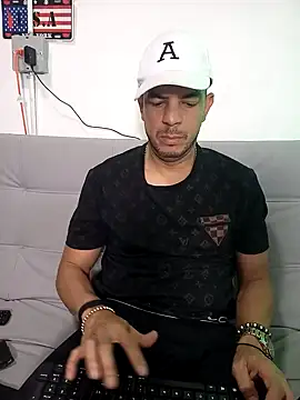 latinmartin73 online show from February 2025 01:29:02 AM