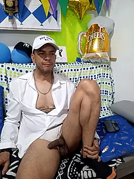 latinmartin73 online show from October 2025 02:37:01 PM