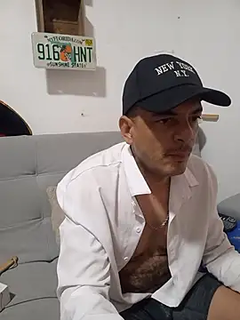 latinmartin73 online show from November 2025 07:05:01 PM