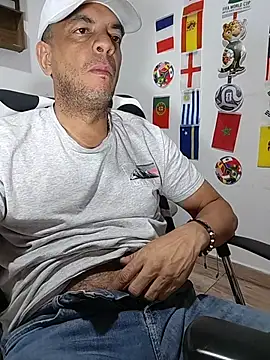 latinmartin73 online show from June 2026 04:41:02 AM