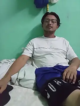 Andresguz35 online show from February 2026 04:28:02 AM