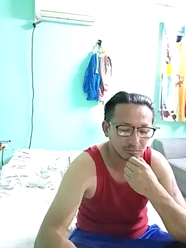 Snapshot of Andresguz35 chatting on March 2026 02:29:02 AM Andresguz35 online show from March 2026 02:29:02 AM