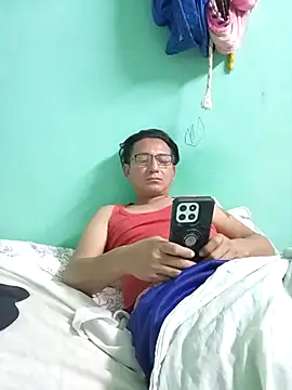 Snapshot of Andresguz35 chatting on March 2026 04:05:02 AM Andresguz35 online show from March 2026 04:05:02 AM