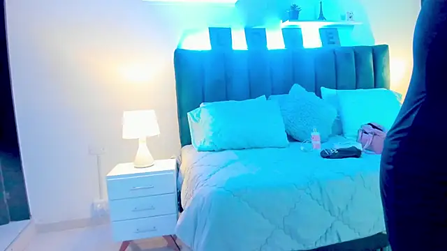 Mia brunette26 online show from January 2025 03:40:02 AM