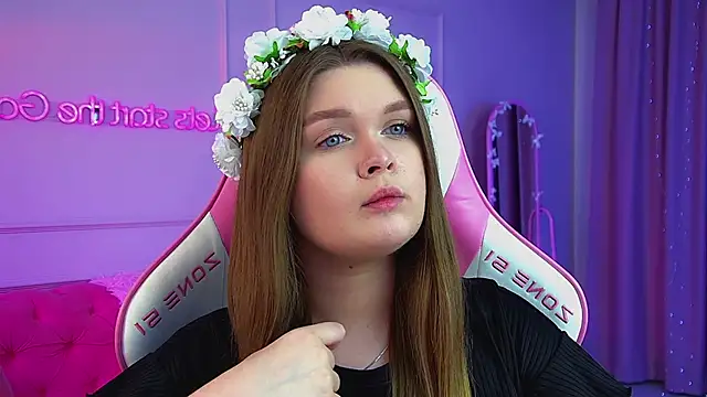 CrystalLyons online show from May 2026 01:57:16 AM