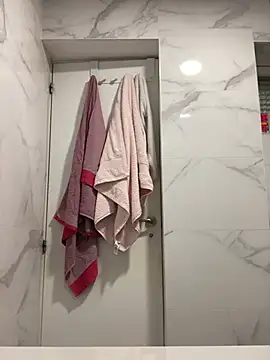 Lucascacaca online show from April 2026 08:20:02 PM