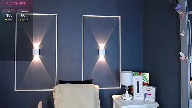 Emmawattsom online show from December 2024 12:41:01 PM