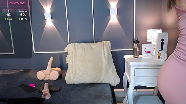 Emmawattsom online show from January 2025 01:12:01 PM