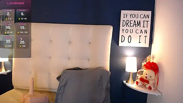 Emmawattsom online show from February 2025 04:03:01 PM