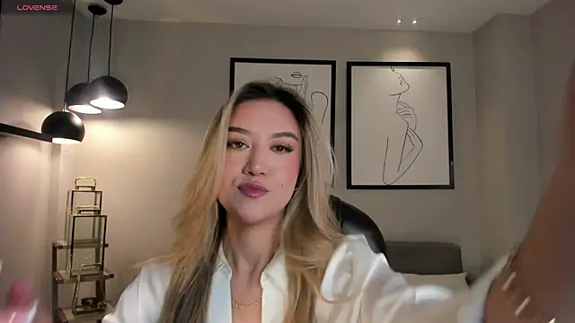 RebeccaHudson online show from April 2026 07:19:01 PM