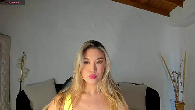 Snapshot of RebeccaHudson chatting on June 2026 07:40:01 PM RebeccaHudson online show from June 2026 07:40:01 PM