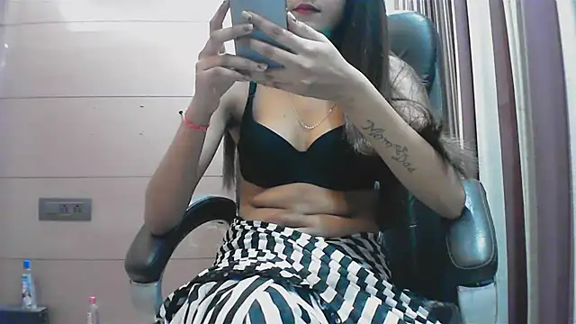 collage hoty online show from October 2025 04:41:01 PM