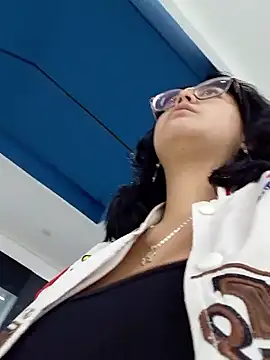 lara moon25 online show from November 2025 09:04:02 PM