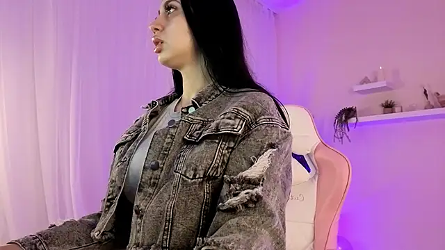 BetsyGonzale online show from April 2026 04:01:01 AM