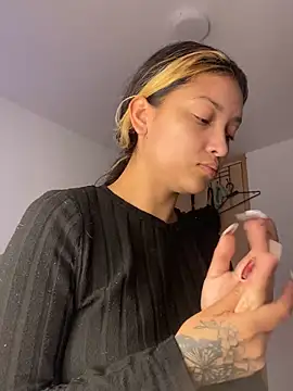 baby lizy online show from October 2025 06:17:01 PM