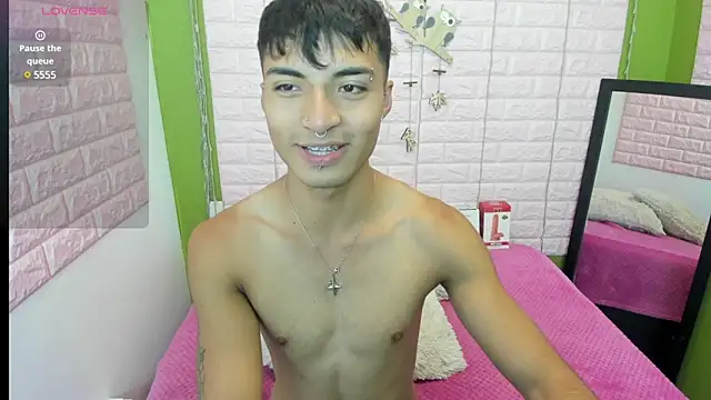 Snapshot of dylan_fun18 chatting on December 2024 06:28:01 PM dylan fun18 online show from December 2024 06:28:01 PM