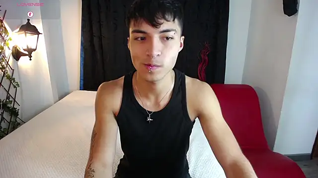 Snapshot of dylan_fun18 chatting on December 2024 03:05:01 PM dylan fun18 online show from December 2024 03:05:01 PM