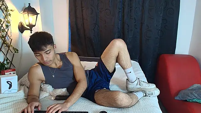 Snapshot of dylan_fun18 chatting on December 2024 04:05:02 PM dylan fun18 online show from December 2024 04:05:02 PM