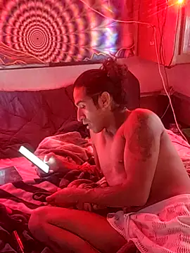 LargeDominoes online show from April 2026 12:00:01 AM