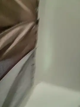 LargeDominoes online show from April 2026 04:11:02 PM