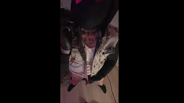 Snapshot of LuggiJack chatting on January 2025 08:13:02 AM LuggiJack online show from January 2025 08:13:02 AM