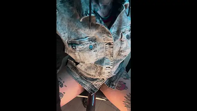 Snapshot of LuggiJack chatting on January 2025 09:19:01 AM LuggiJack online show from January 2025 09:19:01 AM