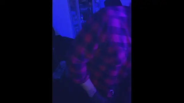 Snapshot of LuggiJack chatting on September 2025 08:03:01 PM LuggiJack online show from September 2025 08:03:01 PM