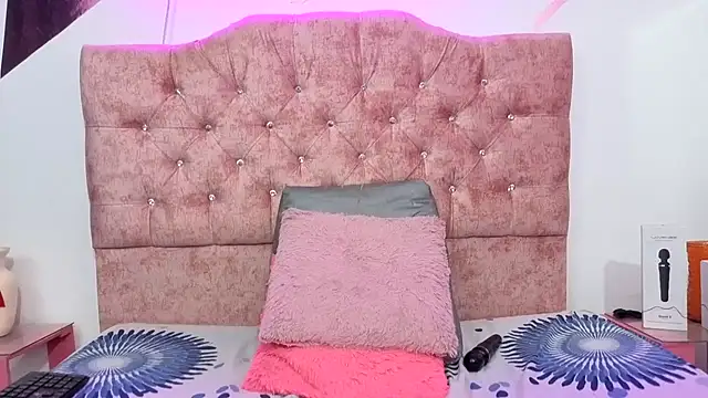 Kitten Hot  online show from October 2025 05:22:02 AM