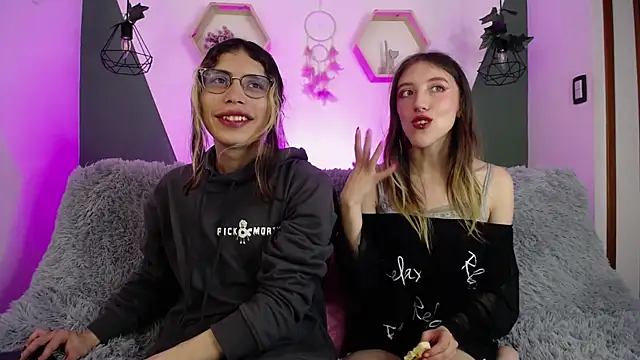 Snapshot of BRIAR_AND_BLAIR chatting on February 2025 02:04:01 PM BRIAR AND BLAIR online show from February 2025 02:04:01 PM