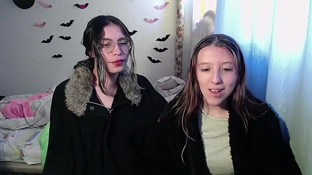 Snapshot of BRIAR_AND_BLAIR chatting on September 2025 03:49:01 PM BRIAR AND BLAIR online show from September 2025 03:49:01 PM