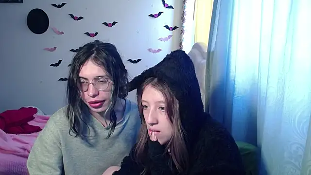 Snapshot of BRIAR_AND_BLAIR chatting on October 2025 02:46:02 PM BRIAR AND BLAIR online show from October 2025 02:46:02 PM