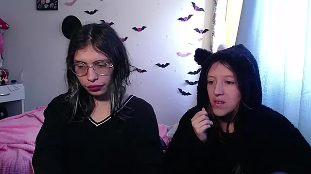 Snapshot of BRIAR_AND_BLAIR chatting on October 2025 04:15:02 PM BRIAR AND BLAIR online show from October 2025 04:15:02 PM