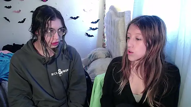 Snapshot of BRIAR_AND_BLAIR chatting on October 2025 06:53:01 PM BRIAR AND BLAIR online show from October 2025 06:53:01 PM