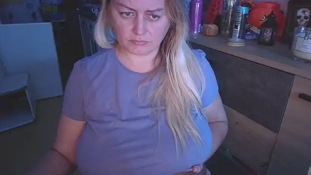 Meliss Official9 online show from October 2025 06:30:02 PM