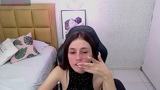 MAGNOLEROY online show from January 2025 07:34:02 PM