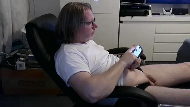 Snapshot of VSteph chatting on April 2026 09:05:01 PM VSteph online show from April 2026 09:05:01 PM