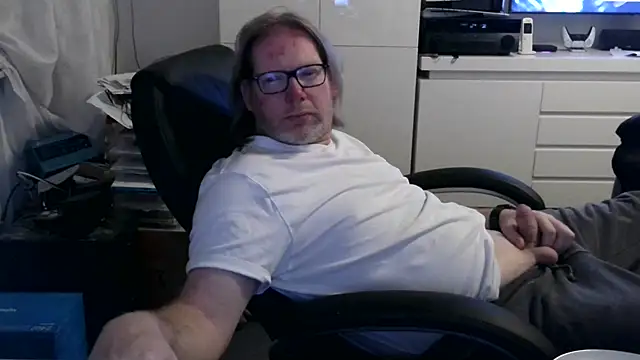 Snapshot of VSteph chatting on May 2026 11:00:02 PM VSteph online show from May 2026 11:00:02 PM