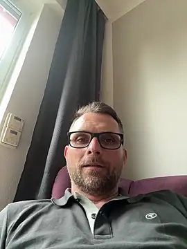 Snapshot of Perry_devot chatting on May 2026 06:06:01 PM Perry devot online show from May 2026 06:06:01 PM