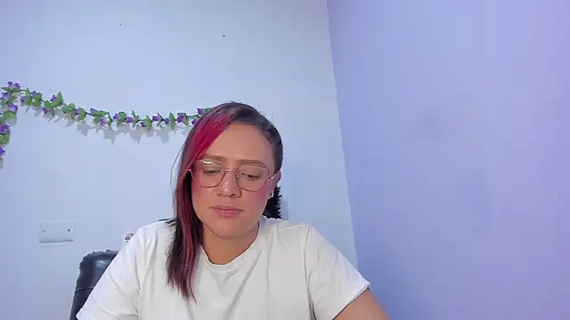 Snapshot of nicollee18 chatting on February 2025 01:11:02 PM nicollee18 online show from February 2025 01:11:02 PM