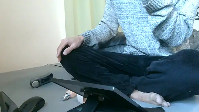 Snapshot of UKI06 chatting on December 2024 06:09:01 AM UKI06 online show from December 2024 06:09:01 AM