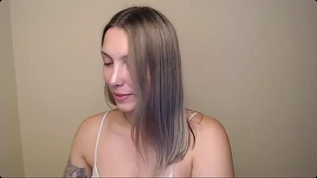 Snapshot of VanessaMay_ chatting on September 2025 04:28:02 PM VanessaMay online show from September 2025 04:28:02 PM