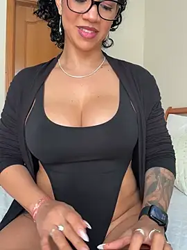 Snapshot of soli-lov chatting on February 2025 01:22:02 PM soli-lov online show from February 2025 01:22:02 PM