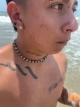 Snapshot of daimond_01 chatting on April 2026 05:51:01 PM daimond 01 online show from April 2026 05:51:01 PM