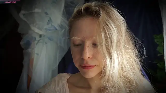 Snapshot of _Phantom_thread_ chatting on May 2026 11:59:01 AM Phantom thread online show from May 2026 11:59:01 AM