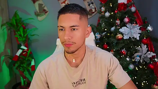 Snapshot of Aaronfox_x chatting on December 2024 11:24:02 PM Aaronfox x online show from December 2024 11:24:02 PM