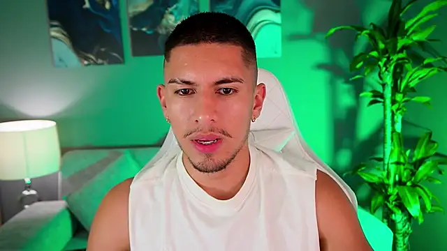 Snapshot of Aaronfox_x chatting on January 2025 03:24:02 AM Aaronfox x online show from January 2025 03:24:02 AM