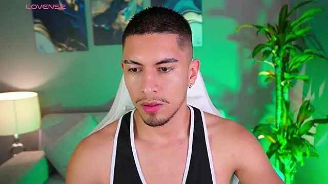 Snapshot of Aaronfox_x chatting on January 2025 11:03:02 PM Aaronfox x online show from January 2025 11:03:02 PM